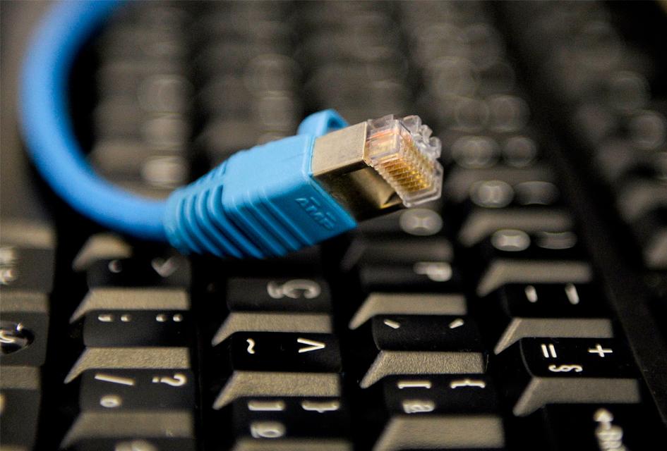 O projeto de lei busca acabar com a implementação da franquia limitada de consumo nos planos de internet banda larga fixa. Entenda