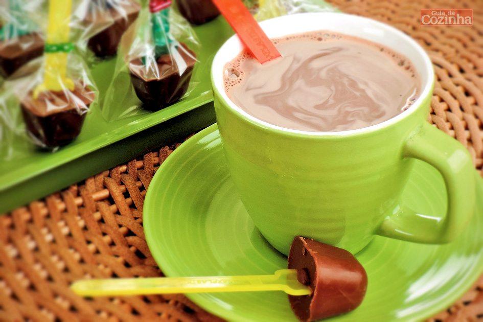 Esta receita de Sachê de chocolate quente fica muito cremosa e deliciosa! Além disso, é muito econômica: rende 20 unidades!