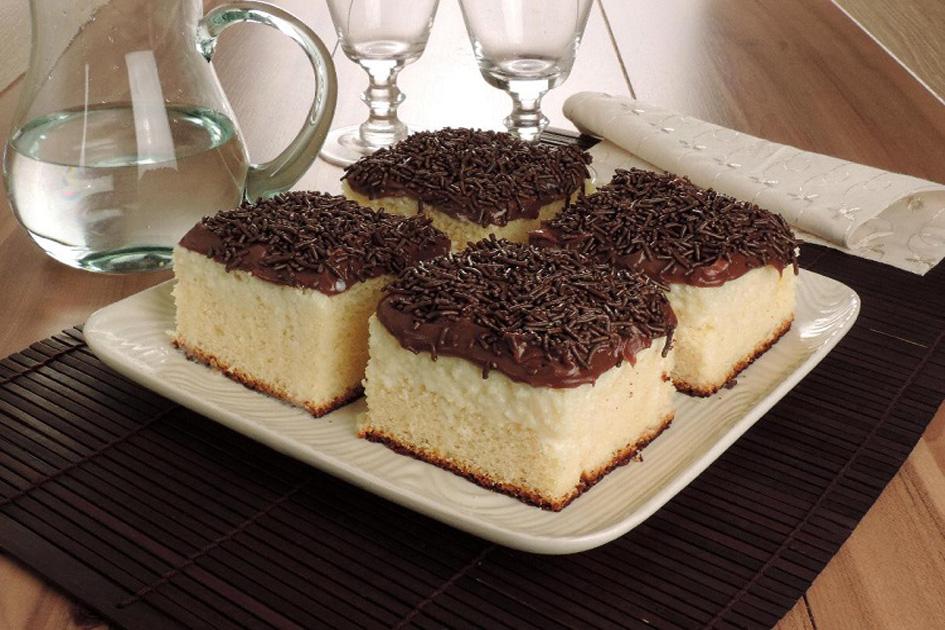 Confira uma seleção incrível e deliciosa com 25 receitas de bolos molhadinhos para a hora do lanche ou sobremesa! Impressione sua família e faça hoje mesmo!