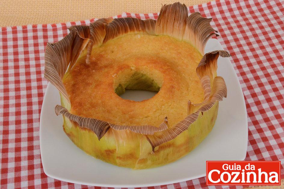 Aproveite o período de festas juninas para preparar um bolo com acabamento especial! Faça este bolo de pamonha cremosa na palha e encante a todos!