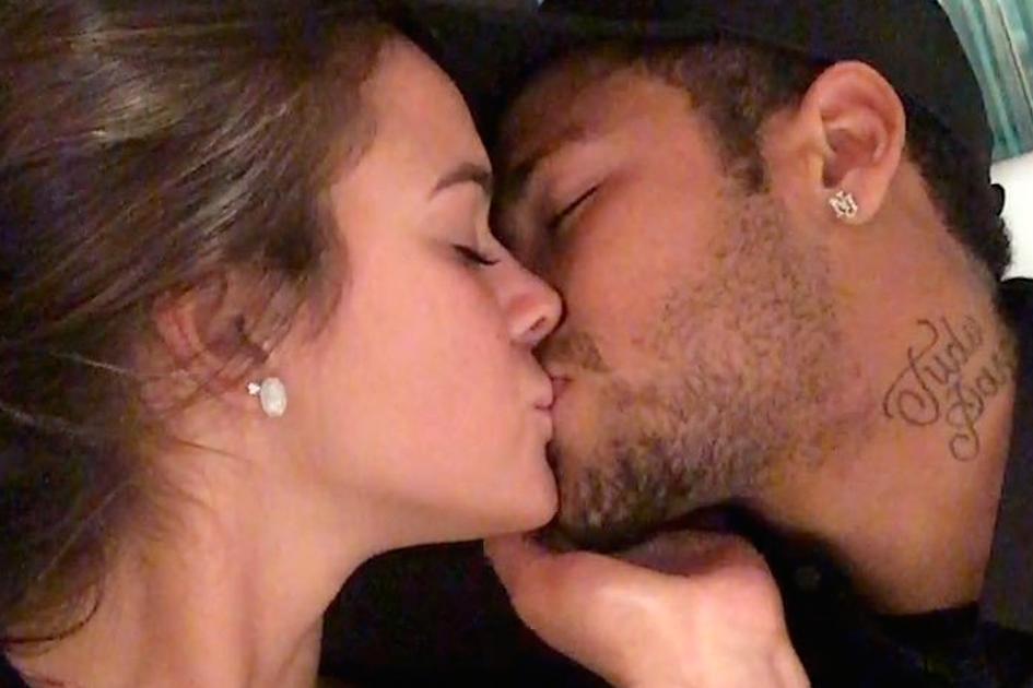 O término do relacionamento de Neymar e Bruna Marquezine foi confirmado pelo próprio jogador, durante uma entrevista em um leilão beneficente