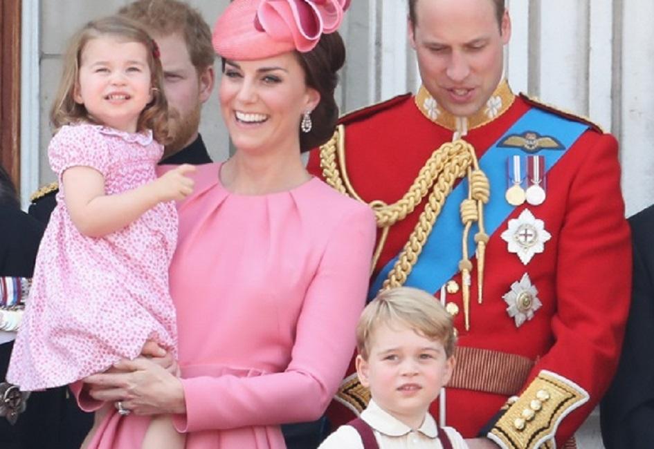 Fofura! George e Charlotte roubam a cena em evento da família real 