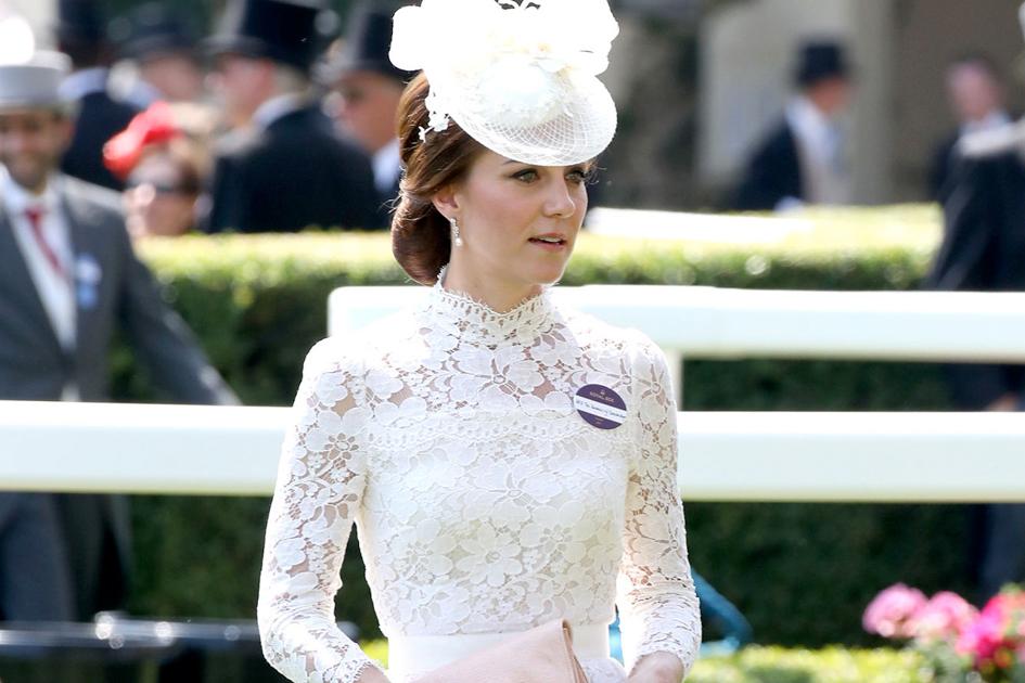 Você já notou que Kate Middleton adora usar o mesmo look várias vezes? 
