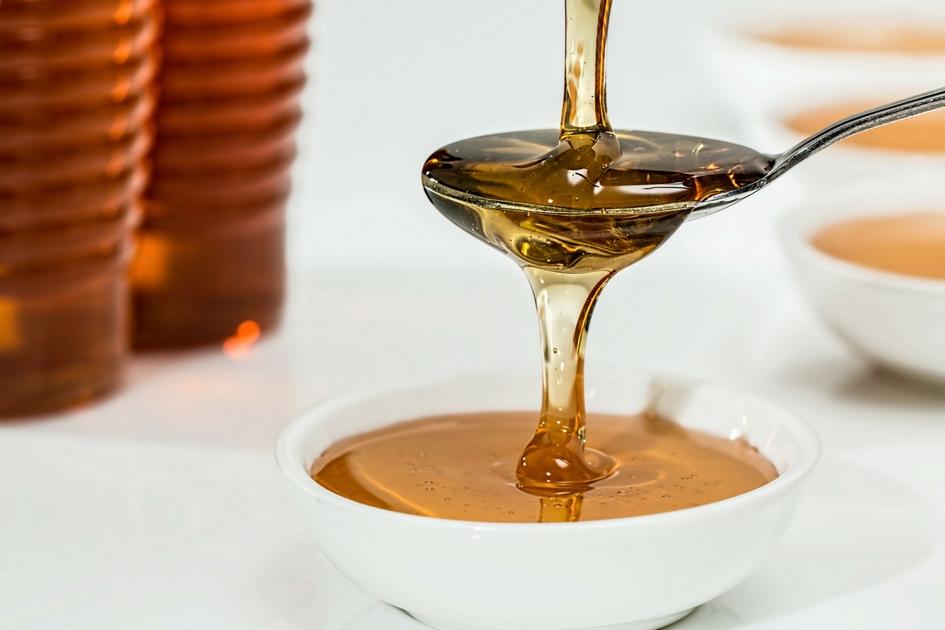 O mel, produto natural, pode ser um grande catalisador das energias da natureza. Separamos algumas simpatias que usam o poder dele para você!