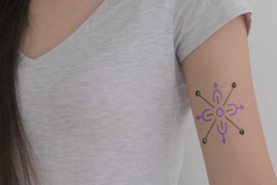 Um time de pesquisadores criou uma tatuagem inovadora que promete melhorar a vida das pessoas que tem diabetes. Entenda mais sobre essa ideia!