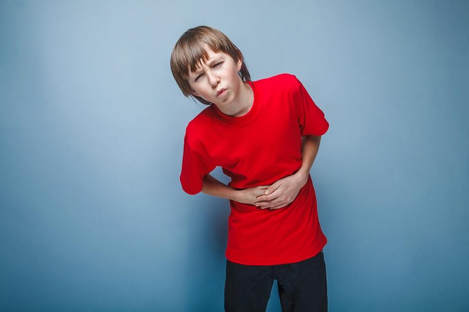 Seu filho sofre com dores de barriga constantes? Descubra o que pode ser! 