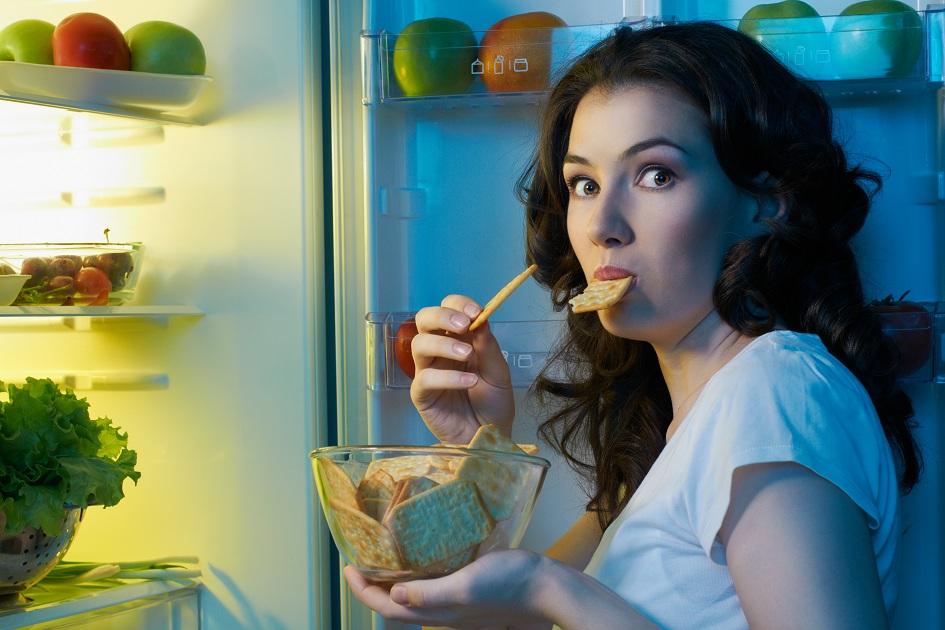Compulsão alimentar: 5 hábitos que podem indicar a doença 
