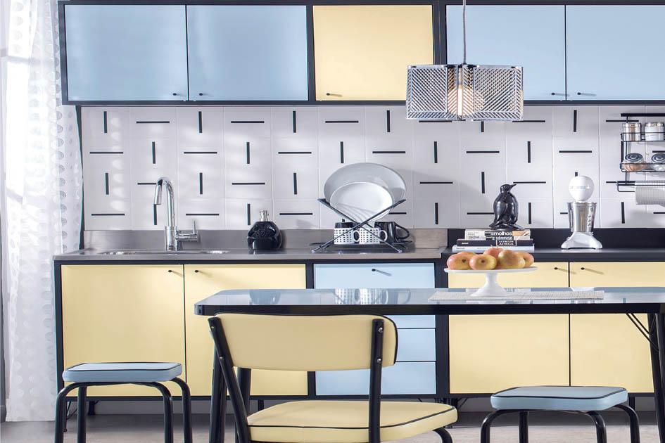 Utilizando cores e móveis diferenciados, a Tok&Stok montou uma cozinha com estilo retrô que vai te conquistar! Confira tudo sobre o projeto