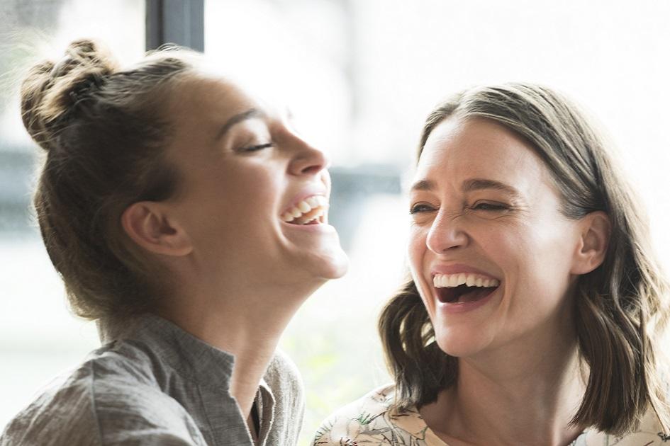 Segundo os estudos do neurocientista americano Scott Weems, o bom humor pode influenciar a nossa saúde e a nossa inteligência. Descubra por quê!