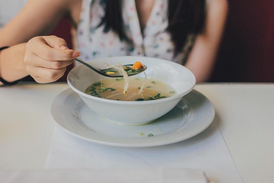 Jantar leve e saudável: confira 6 receitas de sopas deliciosas! 