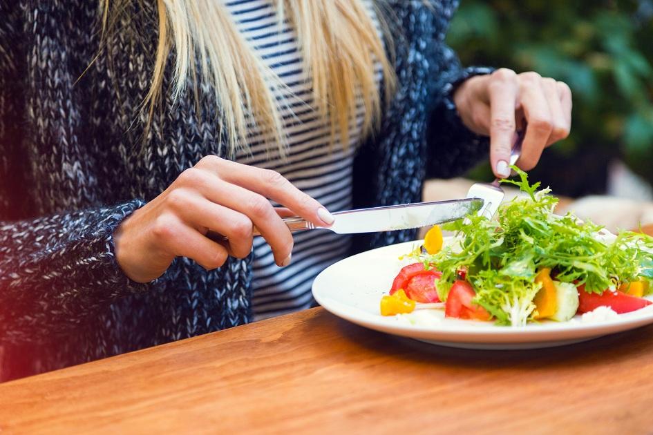 As saladas são uma alternativa saudável para o dia a dia, pois além da sensação de saciedade, ainda colaboram para manter o corpo em forma.
