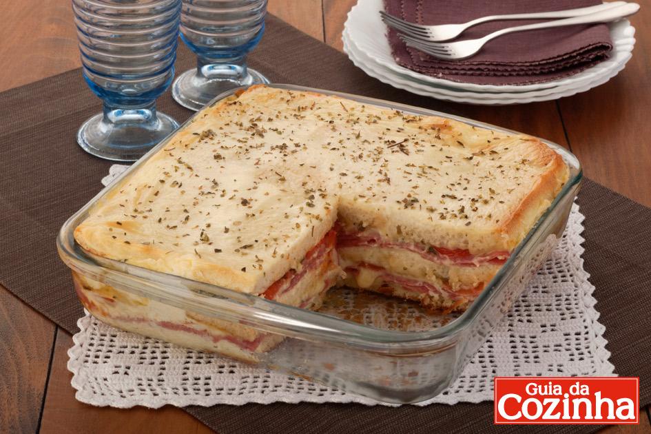 Experimente fazer a Torta-sanduíche de forno para o seu jantar e receba elogios da família inteira, com uma receita fácil e prática. Aproveite