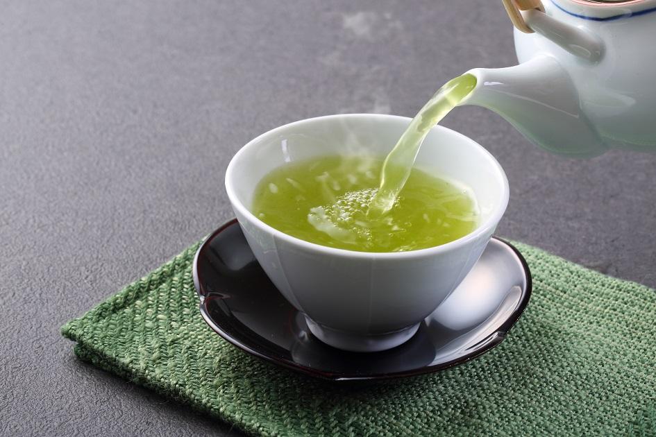 Poderoso, esse chá ajuda a emagrecer, protege o coração, combate os radicais livres e desintoxica o organismo! Veja os motivos para consumir chá verde!
