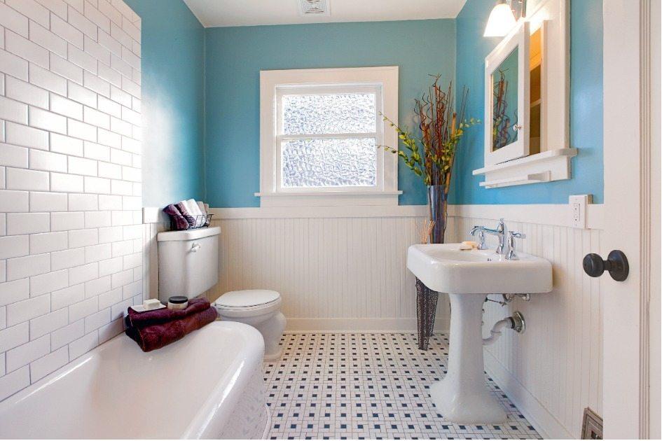 Banheiro pequeno: saiba como deixar o espaço mais organizado 