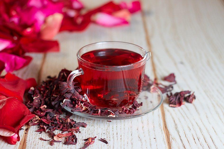Chá de hibisco contra prisão de ventre: conheça os benefícios dessa bebida 