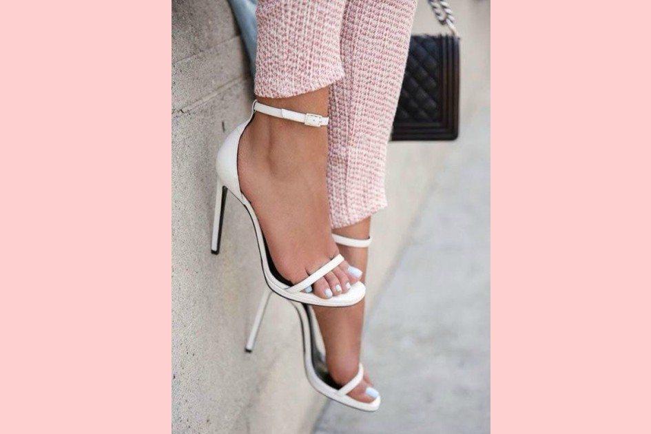 Sapato branco é tendência da temporada de inverno e você vai querer usar! Saiba como 