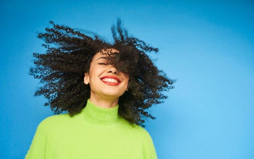 11 atitudes comuns que prejudicam o cabelo e devem ser evitadas 