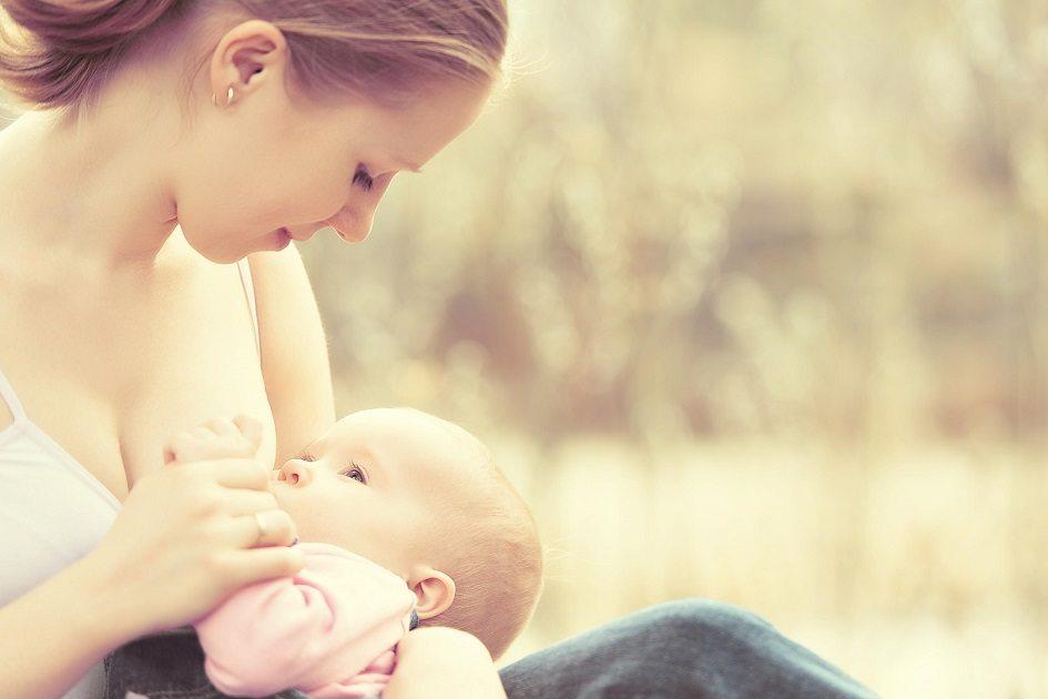 Confira se existe uma hora certa de amamentar e quais os principais benefícios que o aleitamento materno traz para a mãe e o bebê!