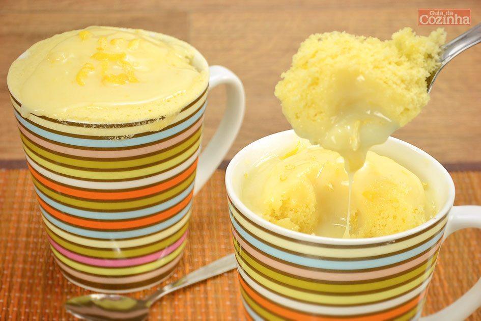 Que tal inovar na sobremesa ou no café da tarde e preparar um bolo cremoso de caneca com milho e coco! É fácil e fica uma delícia!