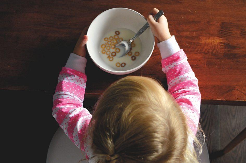 Conheça quais são os alimentos proibidos para crianças e evite-os! 