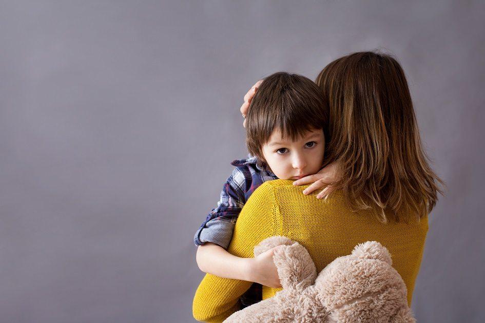 Superproteção: especialista avalia as atitudes dos pais de protegerem demais as crianças e adolescentes 