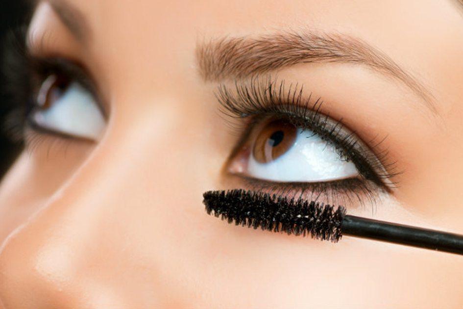 Maquiagem para pálpebra caída: confira dicas para destacar os olhos! 