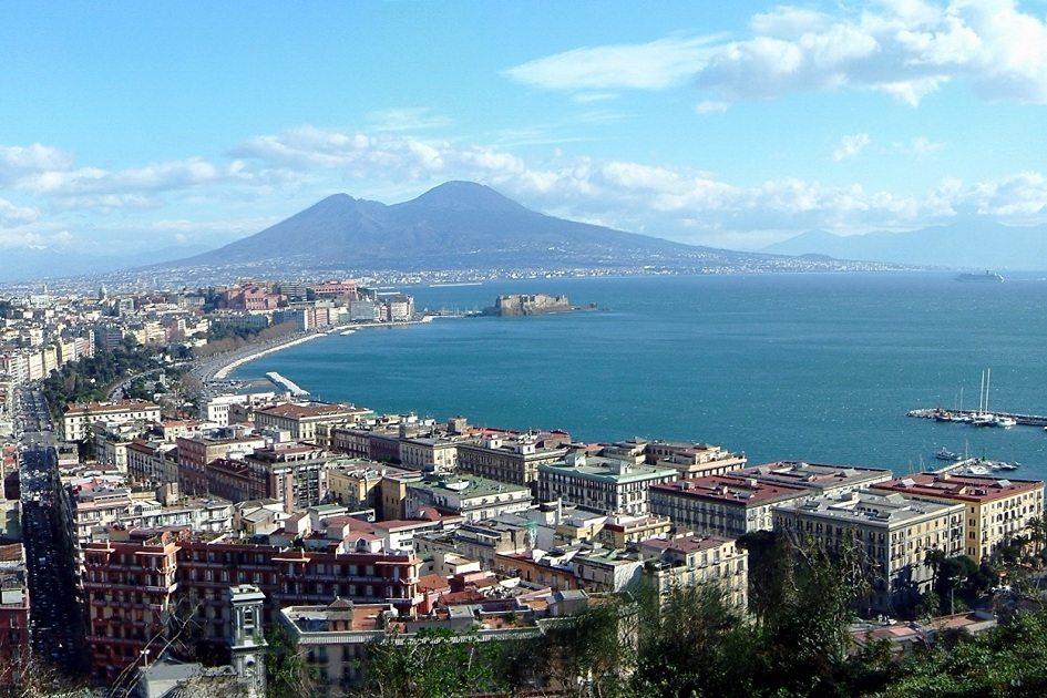 Nápoles, a metrópole que combina belezas naturais e o caos urbano 