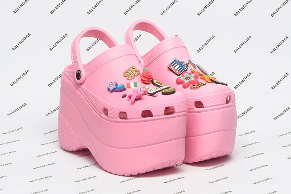 A casa de moda lançou um modelo de sapato polêmico: os crocs de salto. Venha conferir a nova versão do calçado de borracha!