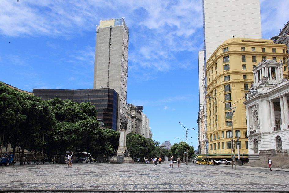 A cinelândia e o marco da cultura de um Rio de Janeiro que se urbanizava em meados do século XX. Hoje, guarda o charme e a elegância de sua arquitetura.