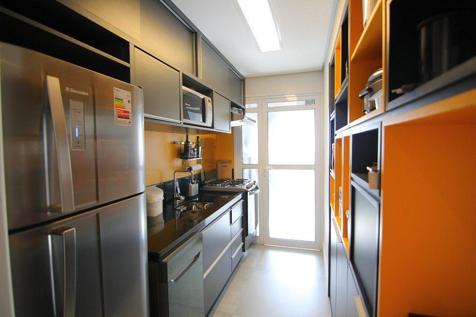 Cozinha prática: a união dos espaços garante maior interação entre morador e convidados 