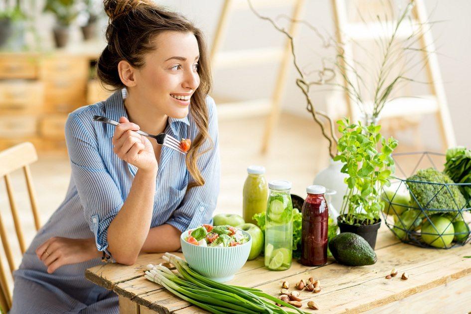 Incluindo salada nas refeições, você garante uma saúde em dia, além de perder peso com mais facilidade sem precisar abrir mão de alimentos saborosos