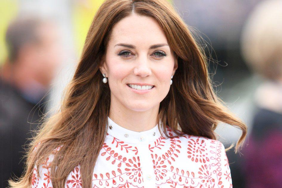 Kate Middleton, duquesa de Cambridge, casada com o Príncipe William, compareceu a um evento oficial com os os fios bem curtinhos. Confira como ficou!