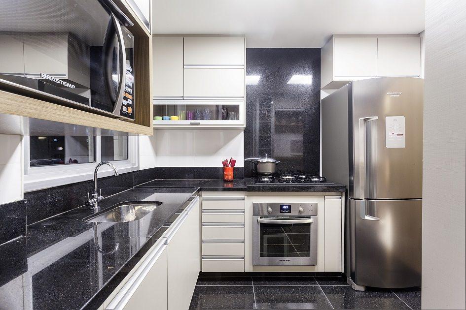 Projeto para cozinha pequena oferece funcionalidade, conforto e luminosidade 