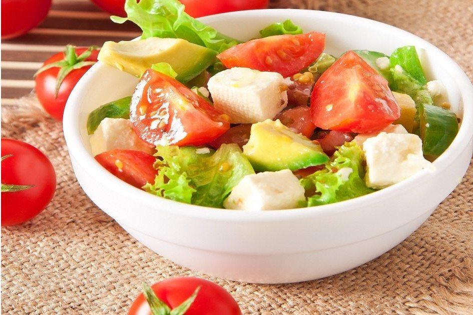 Saladas contra pressão alta: conheça 5 receitas que são aliadas da sua saúde! 