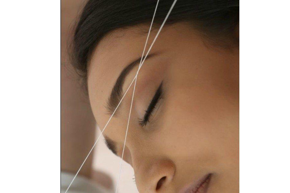 A depilação egípcia promete retirar os pelos desde a raiz, isso se você aguentar a dor! Veja as vantagens e desvantagens dessa técnica.