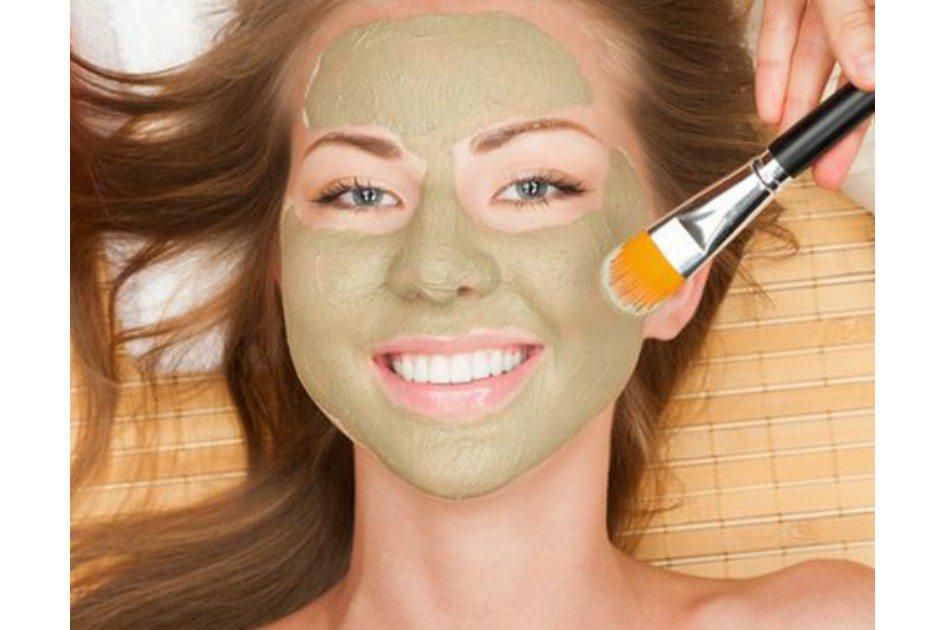 Conheça os benefícios da argila verde para a pele oleosa 