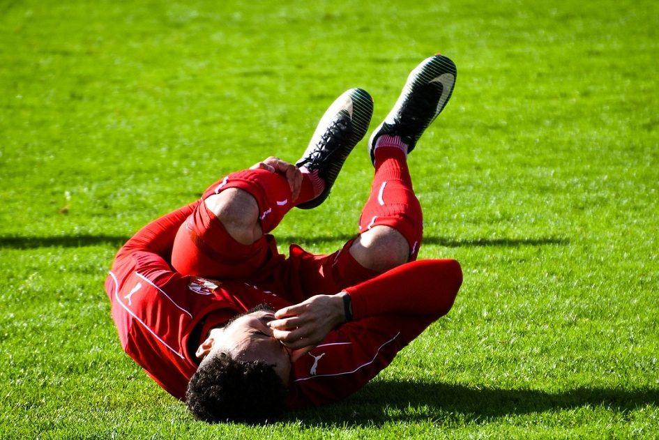 Cinco esportes que mais causam lesões incluem futebol e lutas. Confira! 