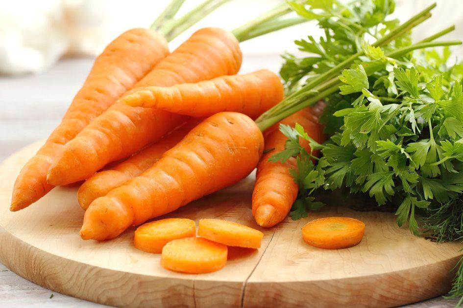 Aprenda a preparar cinco receitas de saladas com cenoura para proteger seu organismo e ganhar maior bem-estar e qualidade de vida