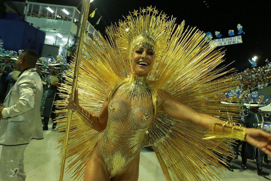 Time de famosas anima primeira noite de Desfiles das Escolas do Rio 