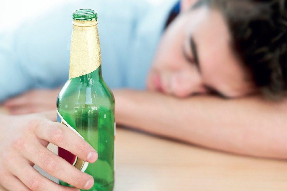 Jovens e bebidas alcoólicas: saiba como aconselhar e proteger o seu filho 