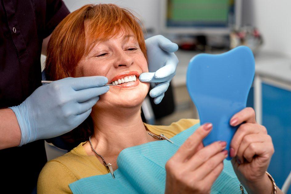 A prática estética gera muita curiosidade em pessoas que pensam na saúde e bem-estar dos seus dentes. Mas será que as sessões de clareamento dental são só pela aparência?