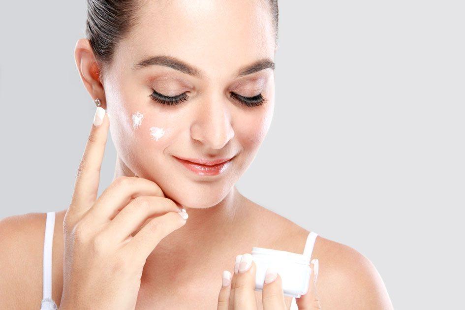 Muitas mulheres colecionam produtos cosméticos para cuidar melhor da beleza e saúde. Separamos alguns cremes antirrugas baratinhos para ajudar você a economizar na hora de dar a atenção especial para a sua pele.