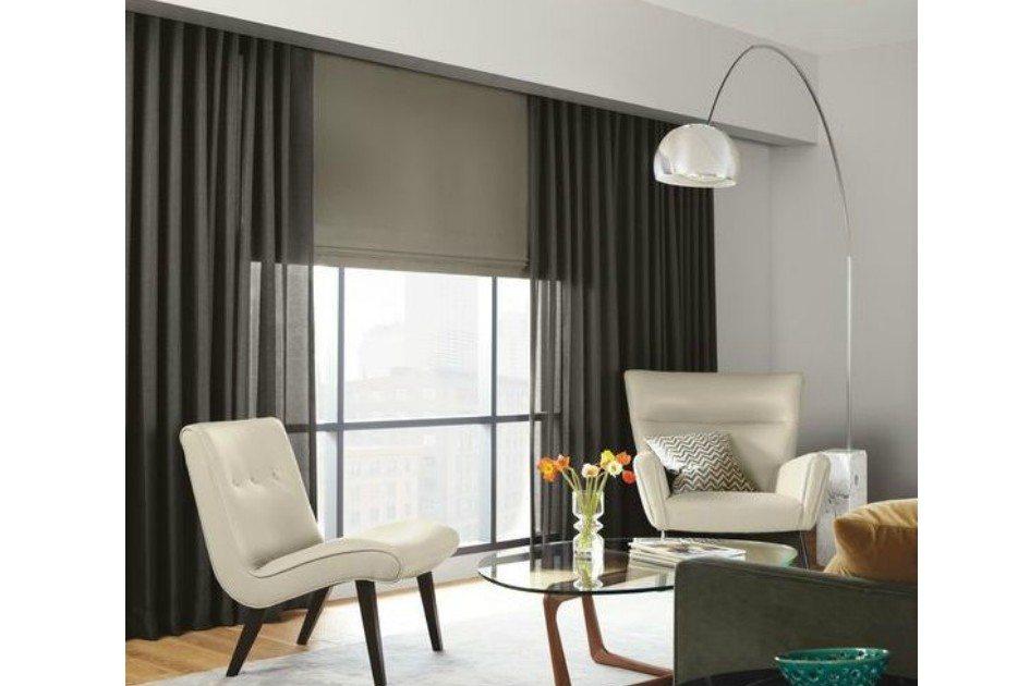 As cortinas não fazem mais apenas o papel de bloquear a luz, mas também tem grande poder decorativo. Veja como inserir a cortina preta nos ambientes e garantir uma decoração aconchegante.