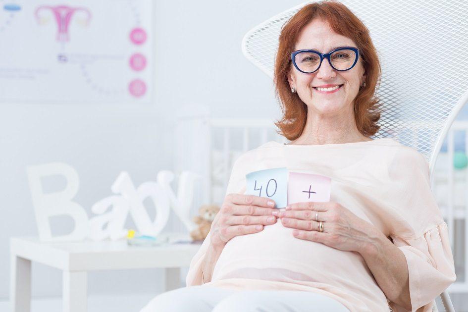 Quais são os riscos e os benefícios de uma gravidez depois dos 40 anos? Descubra o que os especialistas dizem sobre o assunto!