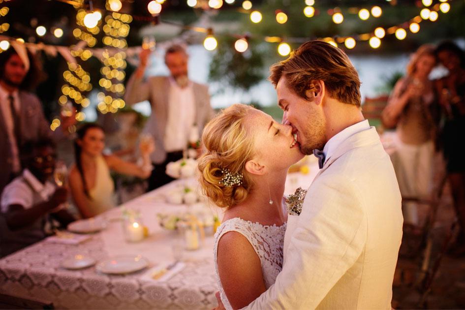 Saber quais são as tendências do ano para decoração de casamento pode ajudar na hora de decidir o estilo que o casamento vai ter: sejam as cores ou até mesmo o tipo de bolo. Confira tudo o que vai bombar nos casórios em 2018!