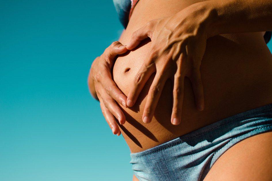 Confira a lista de nove dicas fáceis mas importantes de como engravidar facilmente, mudando hábitos ruins e melhorando sua saúde para a concepção e gestação