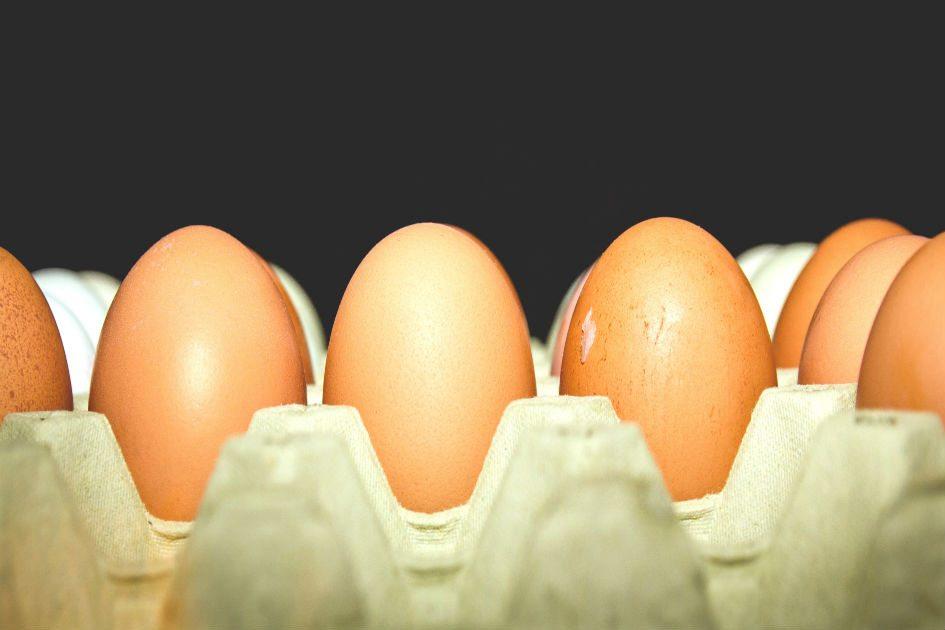 Simpatias com ovo: rituais poderosos com o alimento 