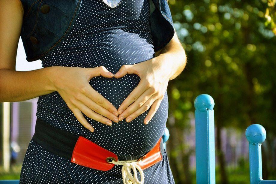 A benção de um filho: simpatias para engravidar e ter um parto seguro 