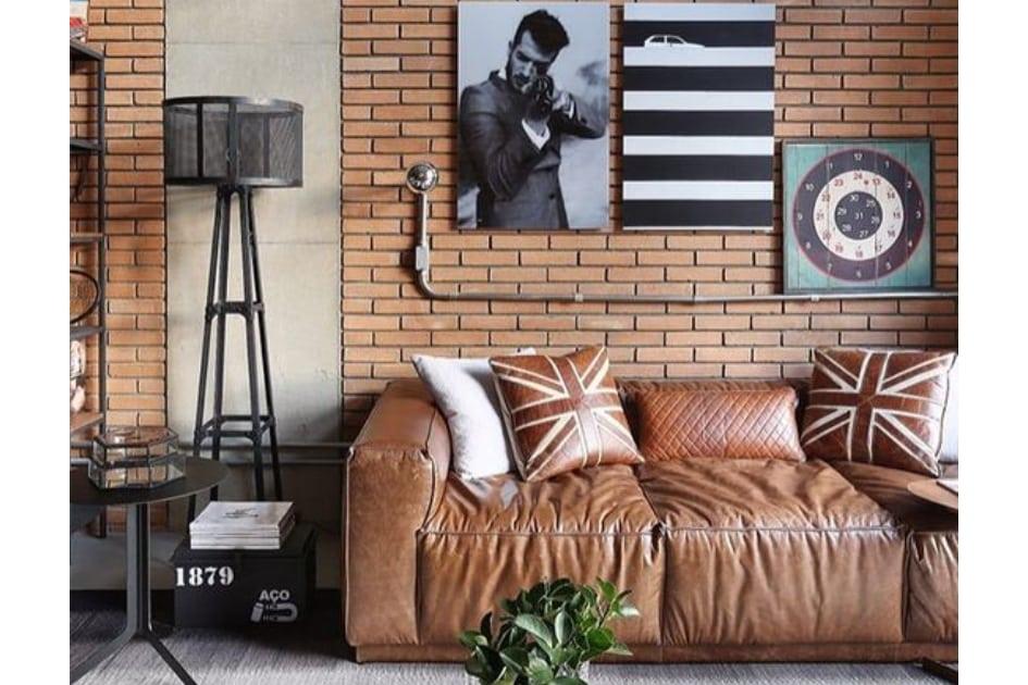 Principal item da sala, o sofá de couro tem uma infinidade de modelos e combina com diversos estilos de decoração. Veja modelos e aposte nesse móvel para a sua casa.