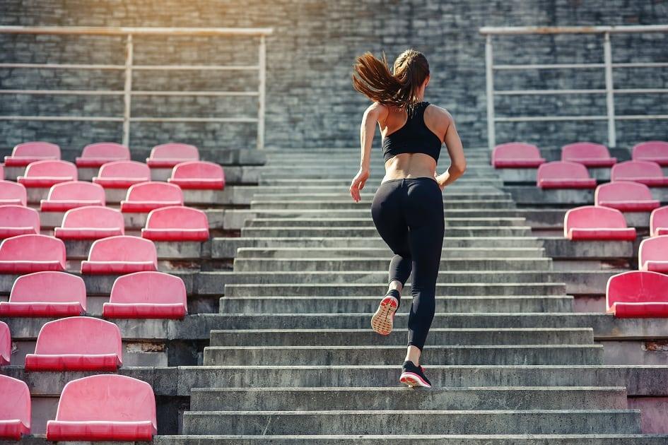 Essa atividade física vem ganhando espaço entre os amantes da academia, a modalidade é um treino de alta intensidade que queima muito mais calorias! Conheça os benefícios do HIIT